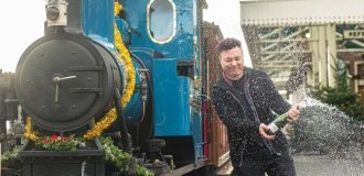 Вместо виллы и Феррари: победитель лотереи потратил деньги на странную детскую мечту (5 фото)