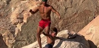 Отец сбросил сына со скалы, чтобы мальчик поборол свои страхи (3 фото + 1 видео)