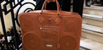 Представлена сумка в виде бумбокса (3 фото + 1 видео)