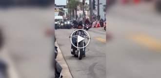 Мастер продемонстрировал свой стильный велосипед