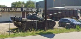 Unknown people stole a 35-ton tank near Warsaw (2 photos)