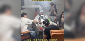 Китайская девушка придумала безопасный способ играть в маджонг с друзьями