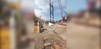 Faucet fall in Chilean port caught on video