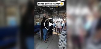 Girls in Mumbai jump on a moving train