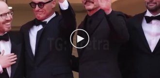 Актер Педро Паскаль спас Хоакина Феникса от возможных неприятностей
