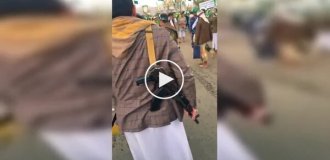 Работа службы безопасности на мероприятии в Йемене