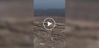 Кратер Барринджера в Аризоне — гигантская ударная чаша, сохранившаяся почти нетронутой