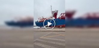 Пьяный штурман протаранил яхту и причал в датском порту