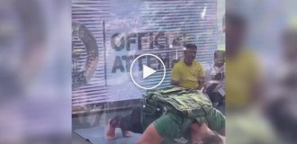 Индийский спортсмен побил рекорд Гиннесса по отжиманиям с весом