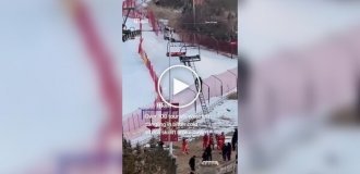 Tourists hung for hours on a stuck ski lift