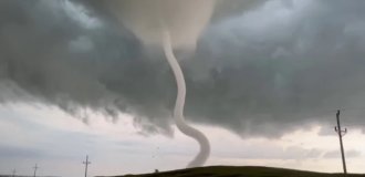 В США был замечен «танцующий» торнадо (1 фото + 4 видео)
