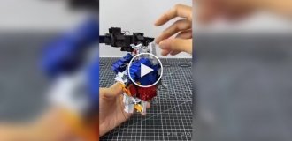Робот из канцелярских зажимов
