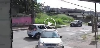 Женщина спасла мужчину, оказавшегося в опасности на железнодорожных путях