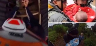 Чоловік проламав дах, щоб урятувати немовля від повені (5 фото + 1 відео)