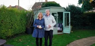 Neighbors Force Man to Demolish House in Garden, Calling His Work "Illegal Construction" (4 photos)