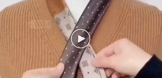 How flight attendants tie scarves