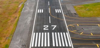 From 1 to 36: What do the numbers on the runway mean? (4 photos)