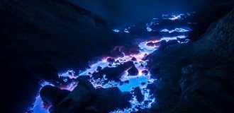 Вулкан з фіолетовою лавою є в Індонезії (6 фото)