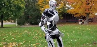 Retired Terminator: robot beggar fails candy collection mission