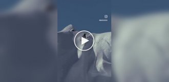 Спуск по почти отвесному склону