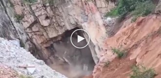 Обрушение шахты в Индии попало на видео