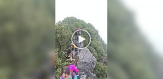 Турист дивом вижив після падіння з 40-метрової скелі під час селфі