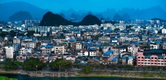 Why are the Chinese massively covering their roofs with blue tarpaulins or painting them blue (11 photos)