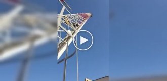 15-летний подросток забрался на кран и застрял там на целую ночь
