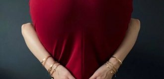 Новий тренд із Японії — дівчата намагаються зобразити серце за допомогою п'ятої точки (8 фото)