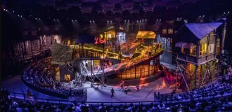A dizzying theater in China (2 photos + 2 videos)