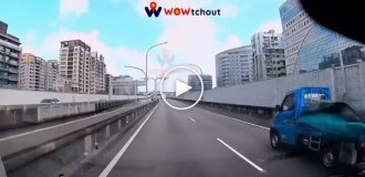 Автобус перекрыл несколько полос ради разворота