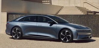 Ещё один электромобиль в США окирпичился из-за воды на полу (2 фото)