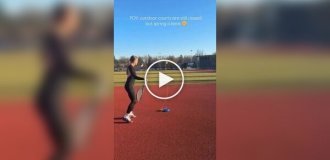 Тенісний тренажер для відпрацювання ударів