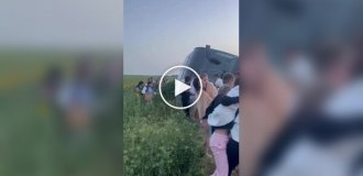 A bus carrying Ukrainians overturned in Romania