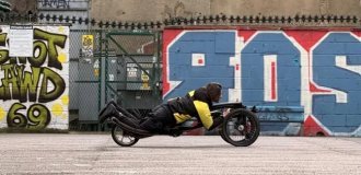 Британский стартап показал трёхколёсный электротрайк с «летающей» посадкой (6 фото)