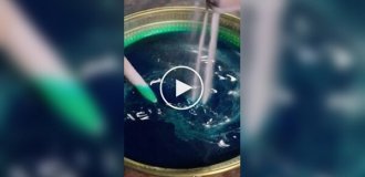 Песочная гармония: процесс создания мандалы из цветного песка