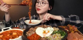 Секреты мукбанг. Как корейским видеоблогерам удается есть часами и не толстеть (22 фото)