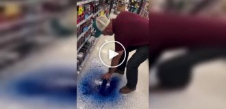 Баллон с краской устроил хаос в магазине