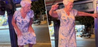 A grandmother danced on a table in Turkey and became a social media star (3 photos + 1 video)