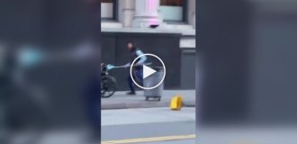 An unusual scene unfolded in downtown San Francisco: four men started a brawl using brooms as weapons