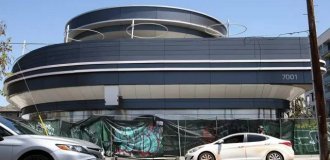 Дайнер Илона Маска на Santa Monica blvd в Голливуде (3 фото + видео)