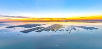 В Китае запустили крупнейшую в мире морскую солнечную электростанцию (4 фото + 1 видео)