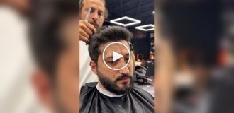 Когда парикмахер не замечает остриженные волосы на лице клиента