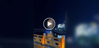 Улыбающееся колесо обозрения в Китае