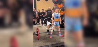 9-річна дівчинка встановила рекорд, піднявши штангу в три рази важче себе