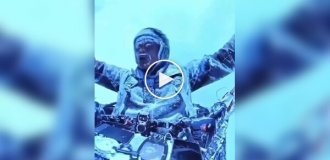 Парапланерист чуть не замерз насмерть, когда его затянуло в облака