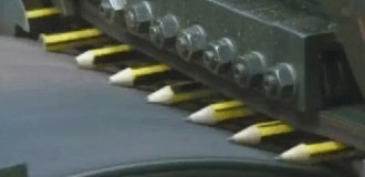 20 Mesmerizing GIFs About the Mesmerizing Manufacturing Process (21 GIFs)