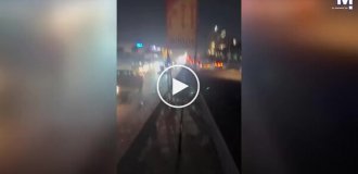 Driver Rescued a kitten stuck in a bridge crack