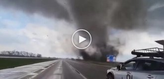 Powerful tornadoes ripped through several US states