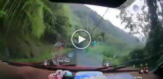 Жители Тайваня попали под камнепад